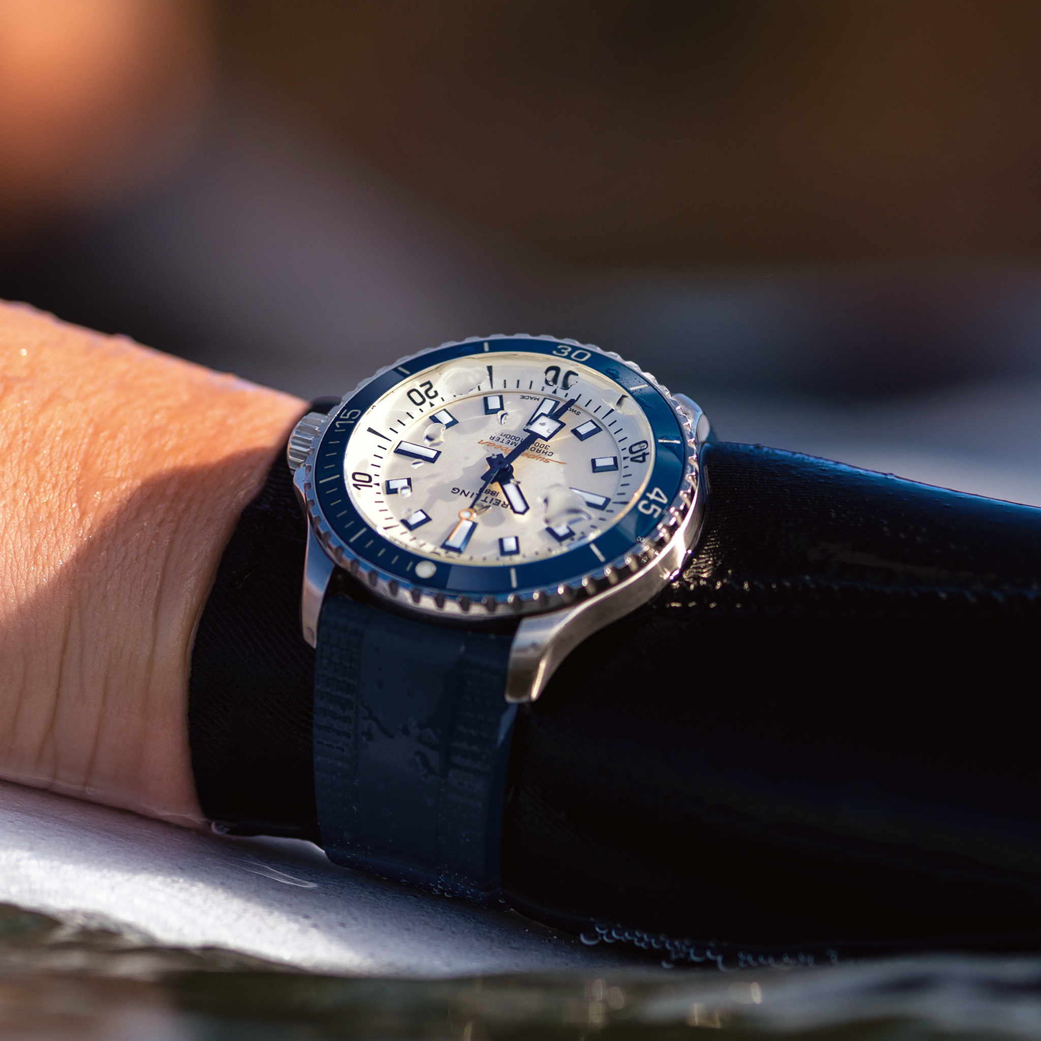 A17375E1G1S1 Breitling Superocean Automatic 42 vit gummiband 