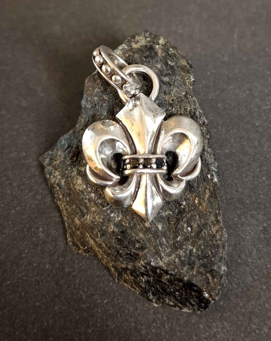 Fleur-de-lis silver hängen med Markasit 