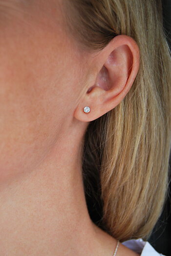MINOU Diamond Ear studs 0,10 ct - silver