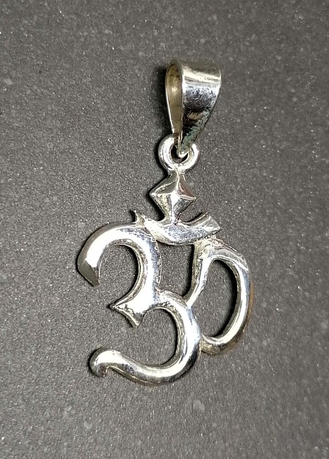 Aum  Hänge i  Silver - 30mm