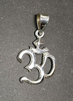 Aum  Hänge i  Silver - 30mm