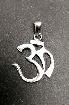 Aum  Hänge i  Silver - 23mm