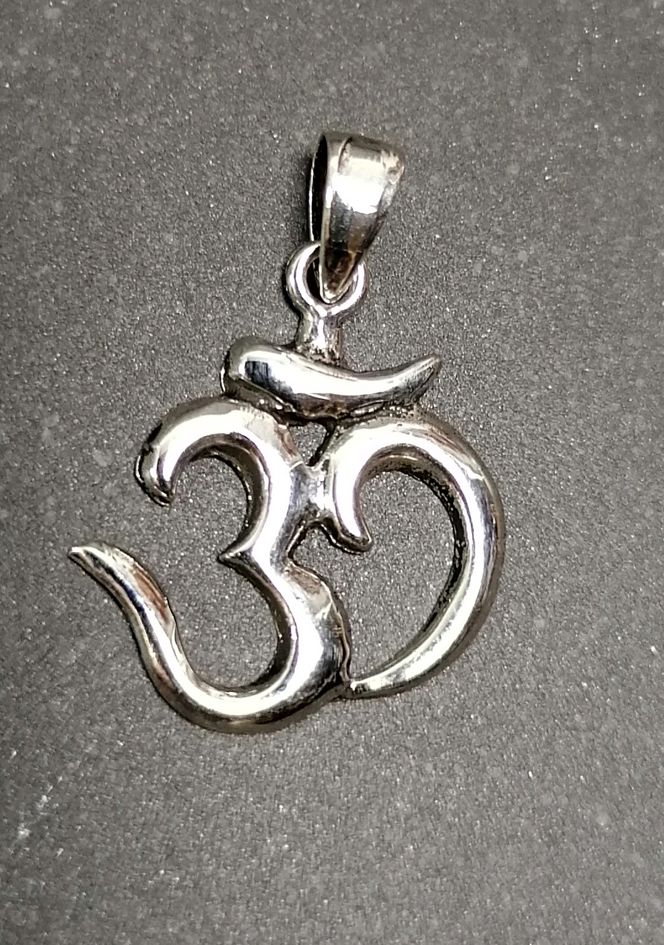 Aum  Hänge i  Silver - 30mm