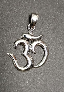 Aum  Hänge i  Silver - 30mm