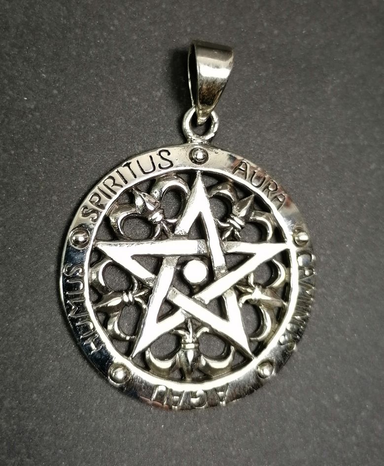 Silverhänge Pentagram Latin
