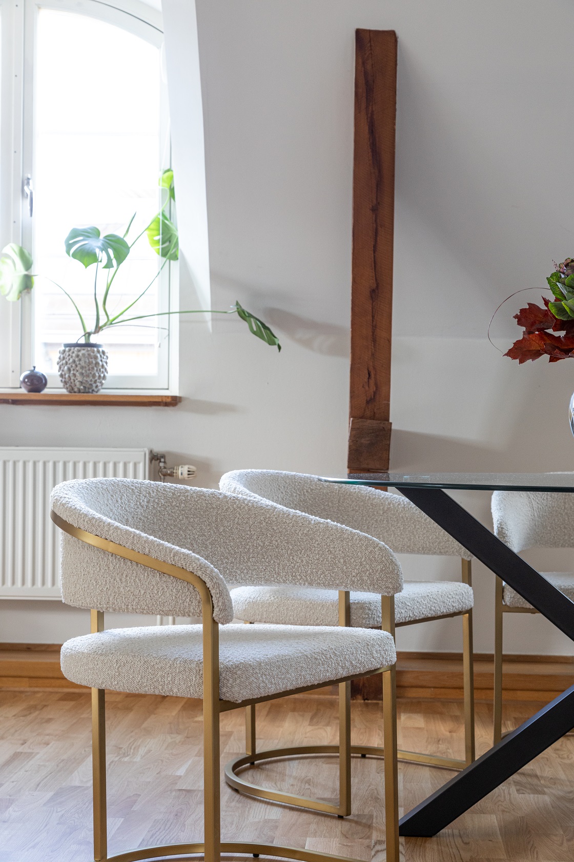 stolar-matplats-ljust-tyg