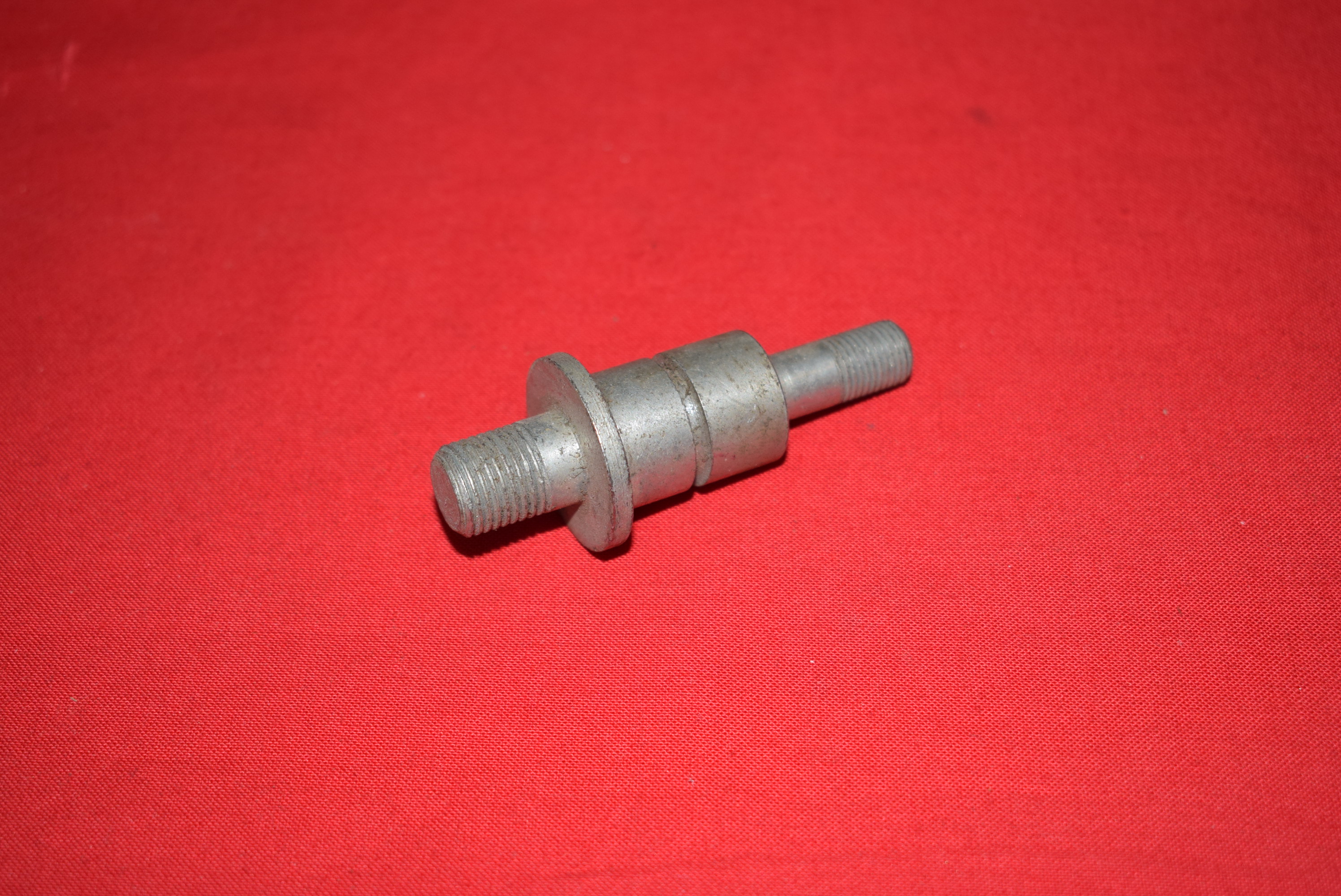 Rocker Plate Stud Rear Harley BT 1931-48 NOS