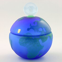 Christopher Ramsey (1996) Friendship Bowl with Earth Motif 18 cm