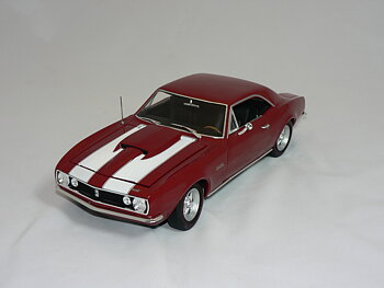 Chevrolet Camaro  Z28 ( Nickey )  1967   Röd/Vita Stripes  1:18  Ertl/Auto World