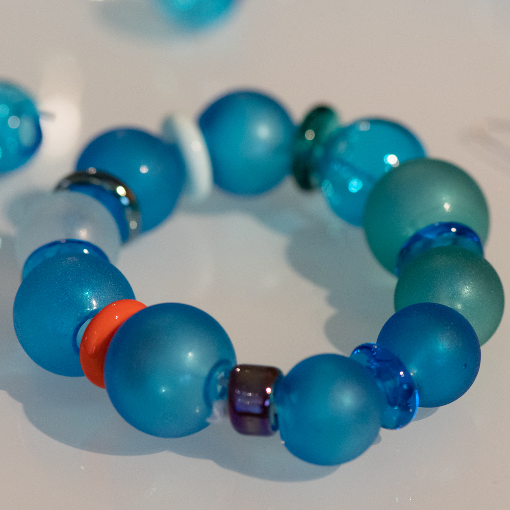 ARMBAND MED HANDBLÅSTA GLASBUBBLOR - 2