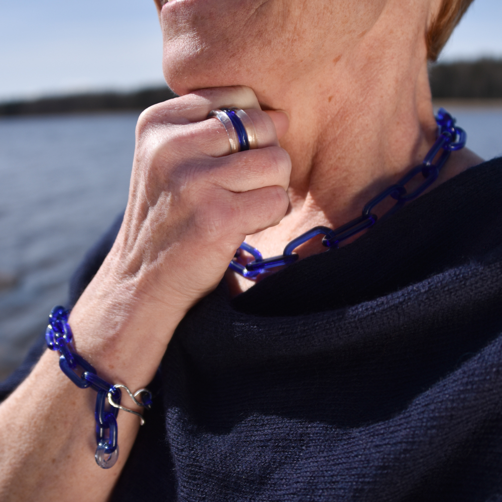 ARMBAND MED KOBOLTBLÅ LÄNKAR I GLAS - 2