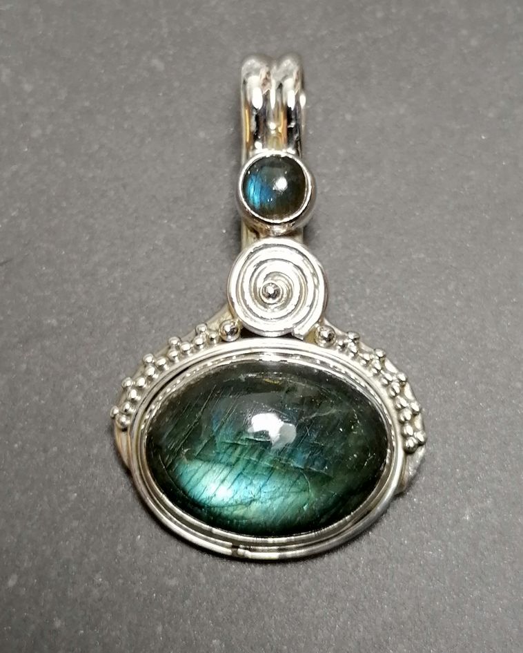 Labradorit Sterling silver filigran cabochon hänge   -  Spiral med 2 st Cabochoner 