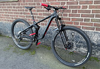 Akkebike - Tjidtják 1586 - Storlek medium  (såld)