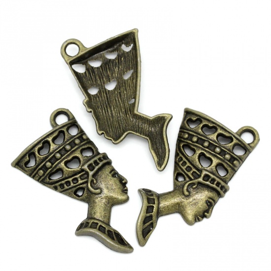 Charm   Bronze  Nefertiti, Egypt Queen - 2