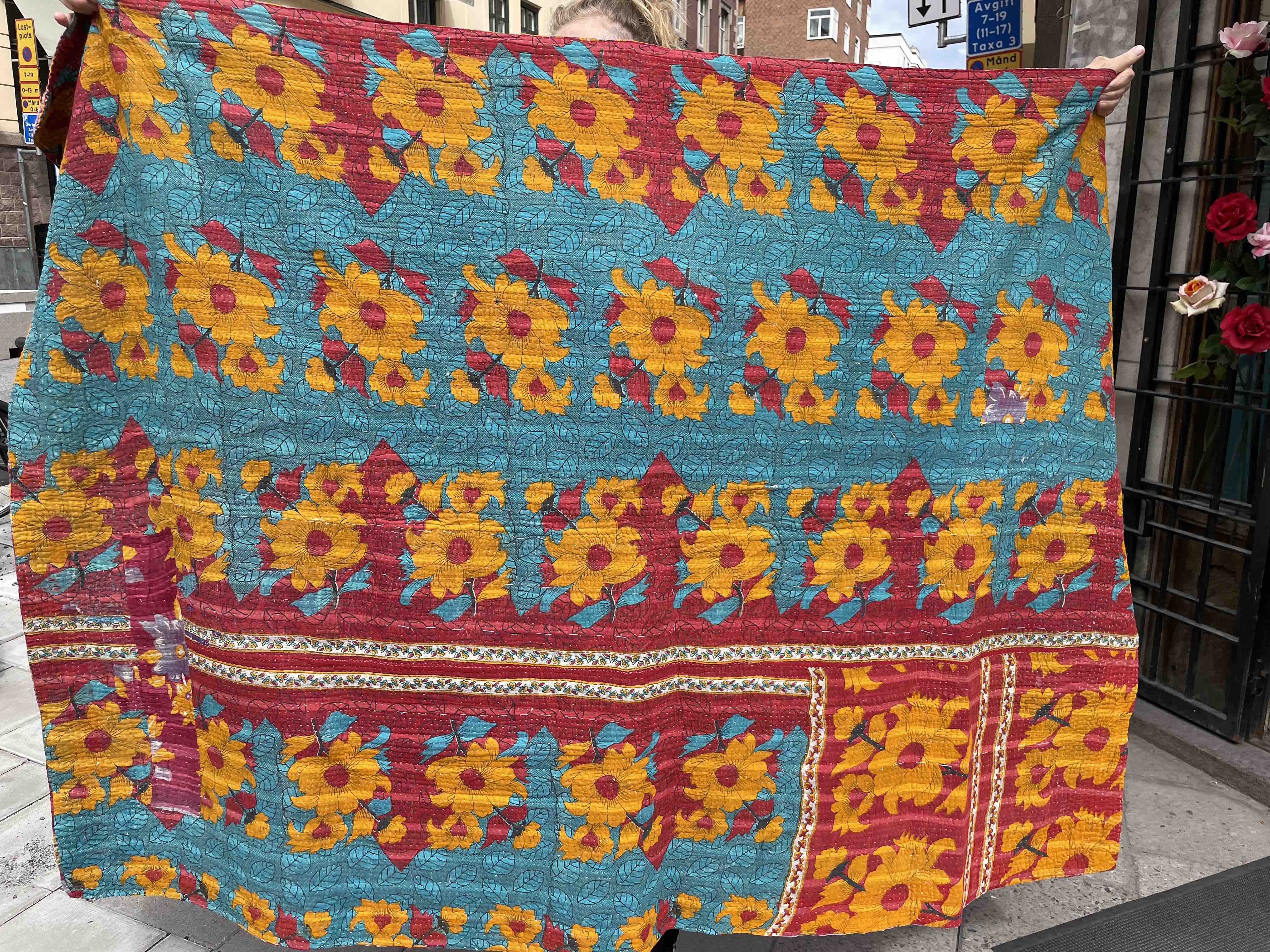 Blankets Vintage embroidered Quilt - 7
