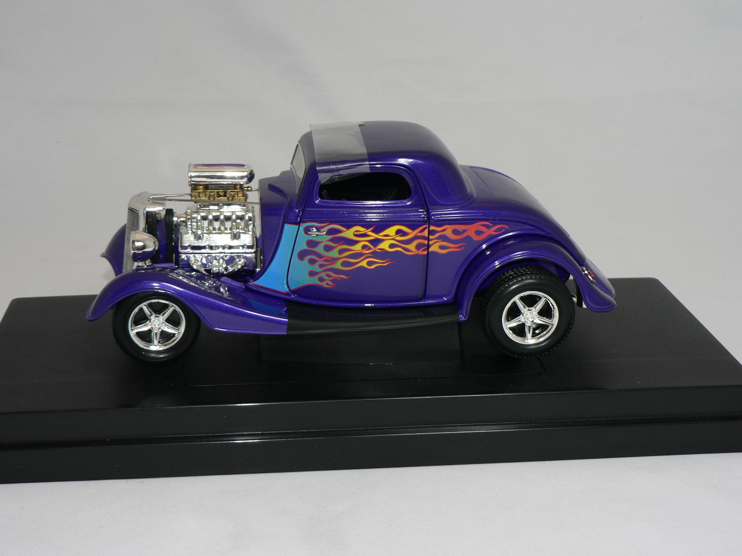 Ford 3-Window Coupé -1934   Lila/Flames   1:18 Ertl - 3