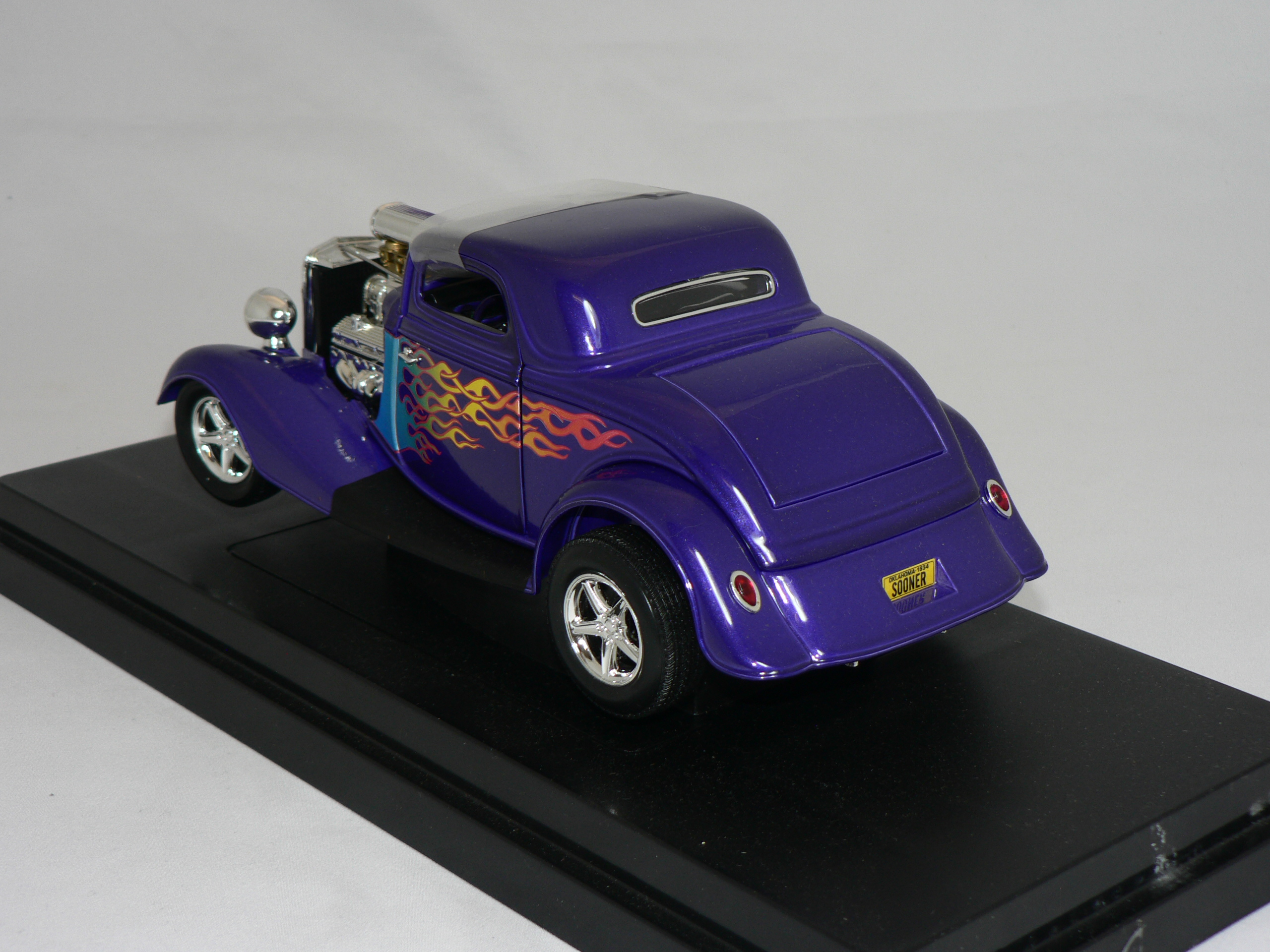 Ford 3-Window Coupé -1934   Lila/Flames   1:18 Ertl - 2