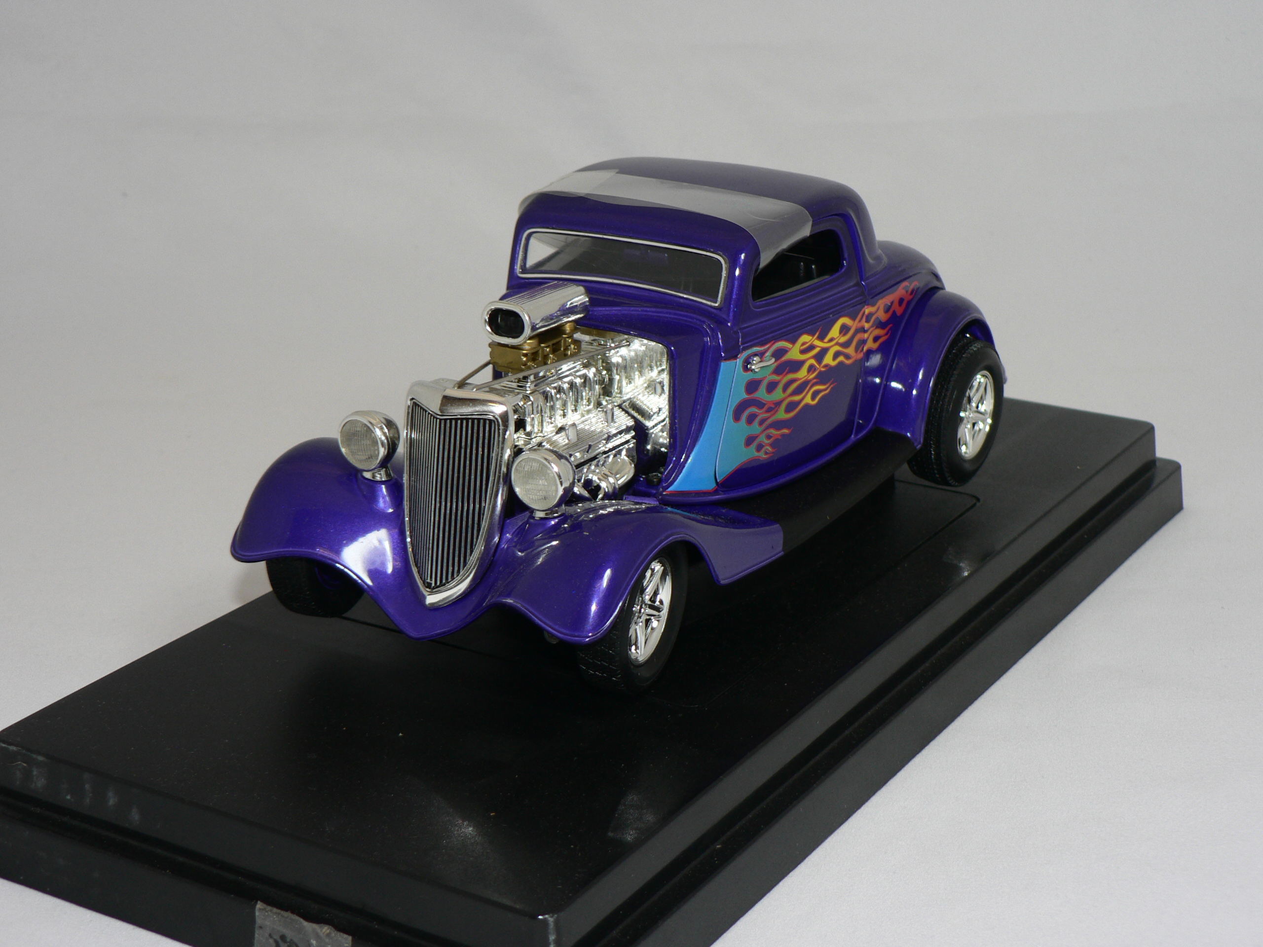 Ford 3-Window Coupé -1934   Lila/Flames   1:18 Ertl