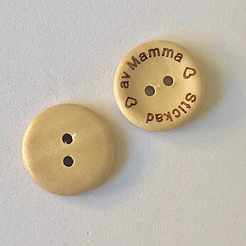 Knapp - Stickad av mamma 20 mm