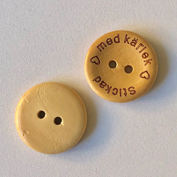 Knapp - Stickad med kärlek  20 mm