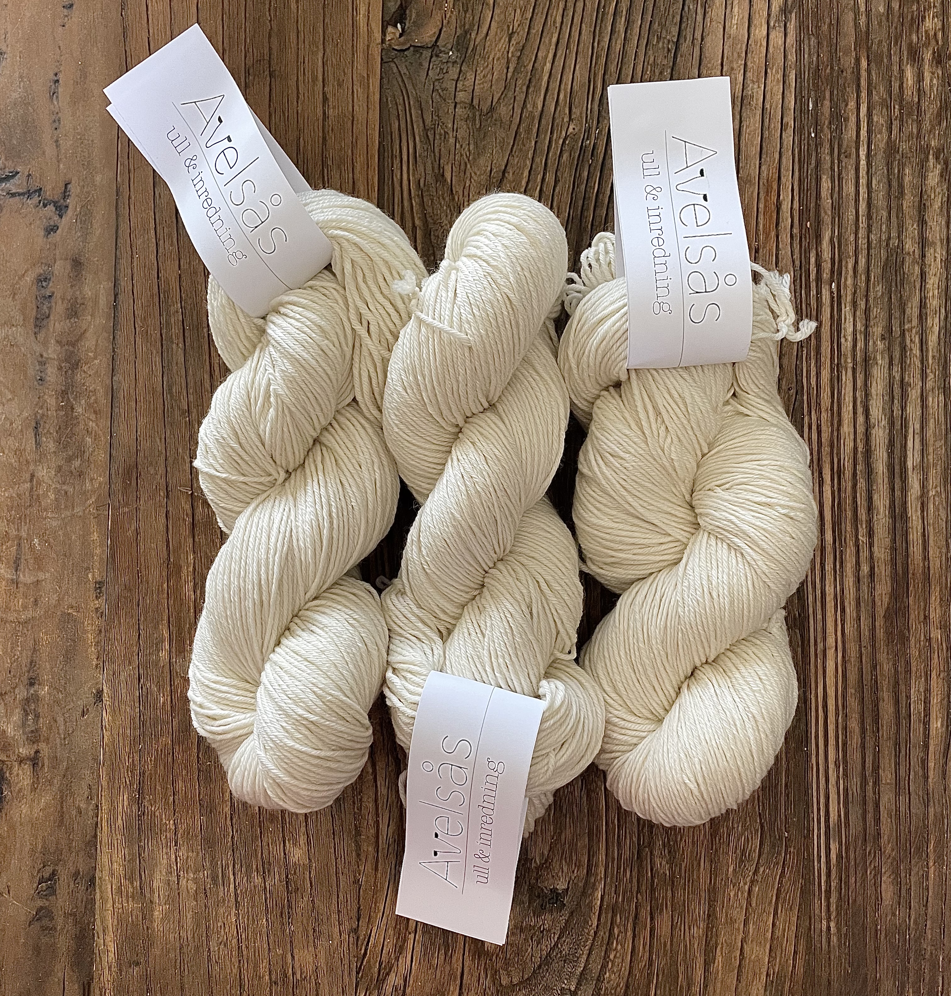 Merino yarn natural white