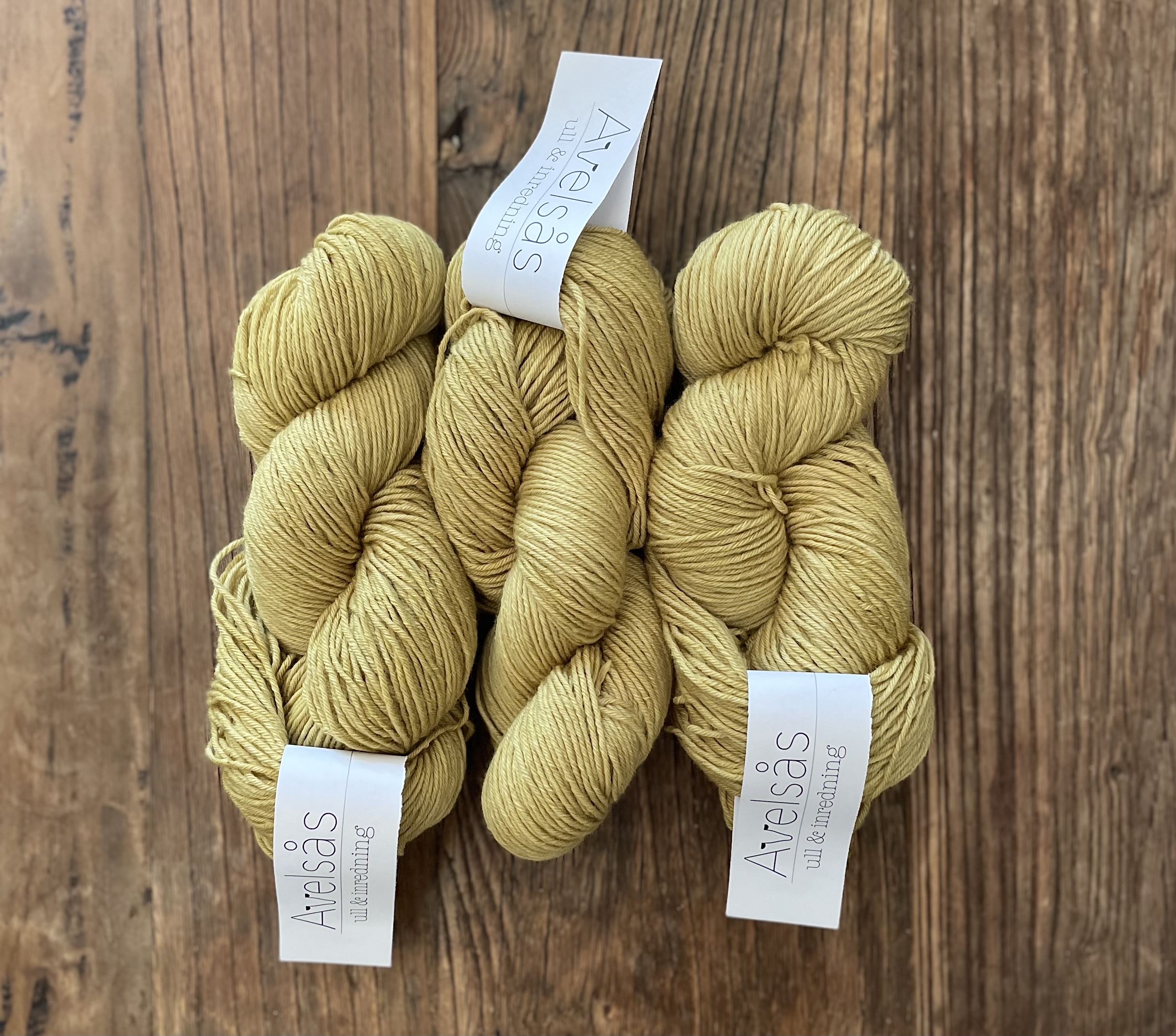 Merino yarn Dim yellow
