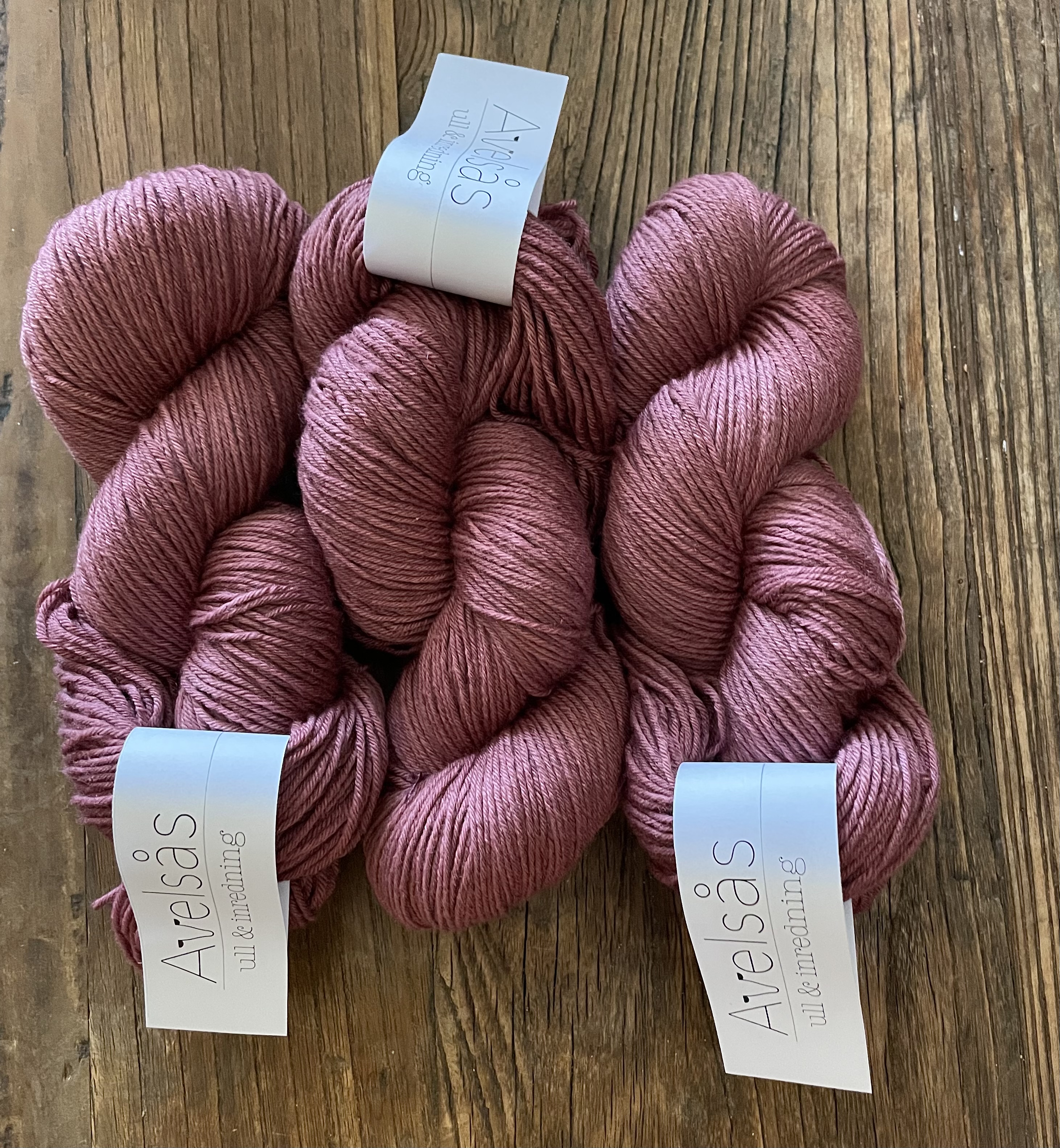 Merino yarn Misty red