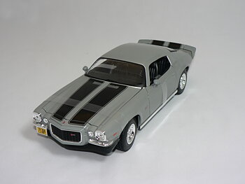 Chevrolet Camaro Z/28 -1971  Grå/Svart Stripes 1:18  Maisto
