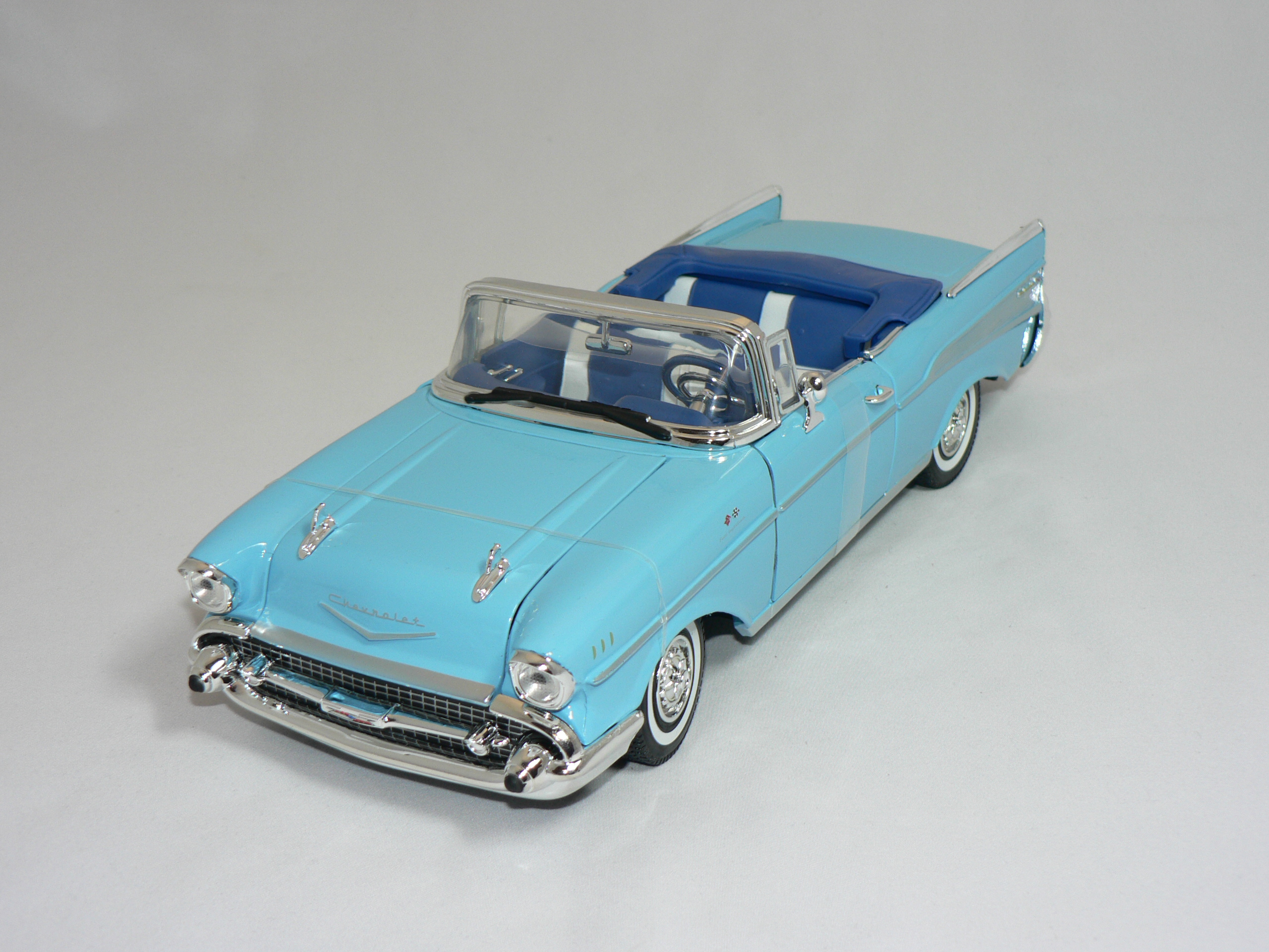 Chevrolet Bel Air Open Convertible -1957  Ljusblå  1:18  Motor Max