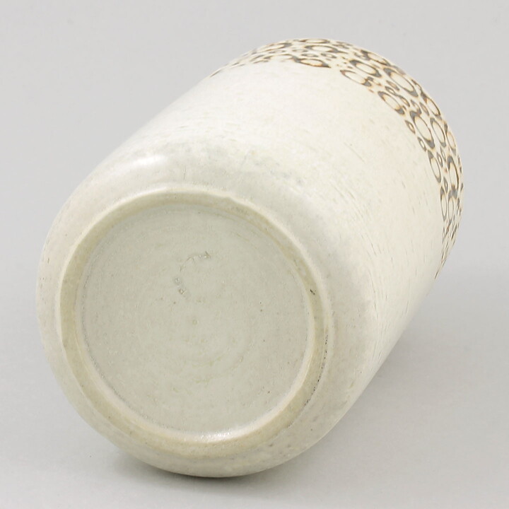 Britt-Louise Sundell (Mykene 1961) White Cylinder Vase with Brown Circular Relief 16 cm
