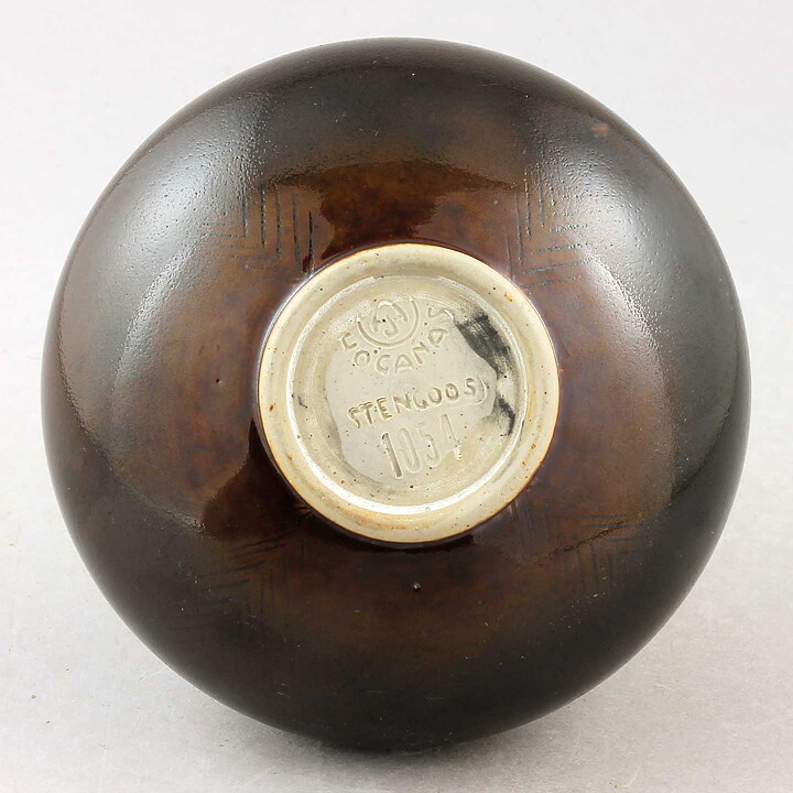 ジョン・アンダーソン 丸みのあるブラウンのベース Vase 12cm 1950年代
