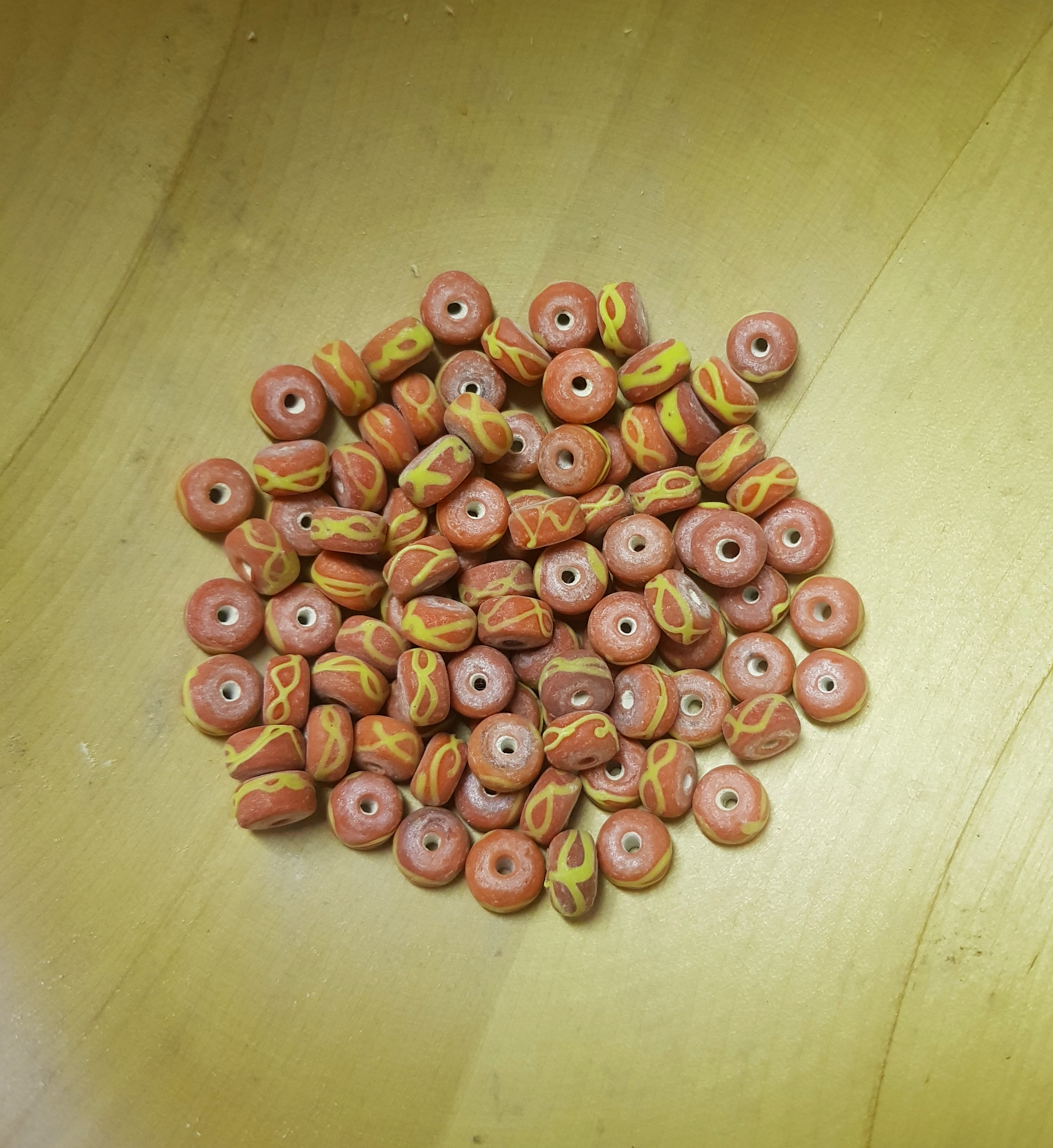 Rödorange pärla 6x10mm - 2