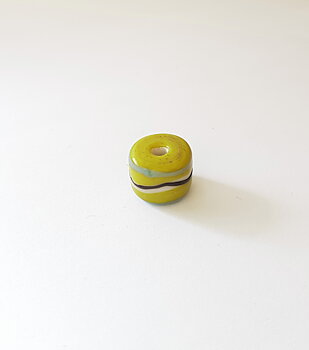 Gul pärla 10x13mm