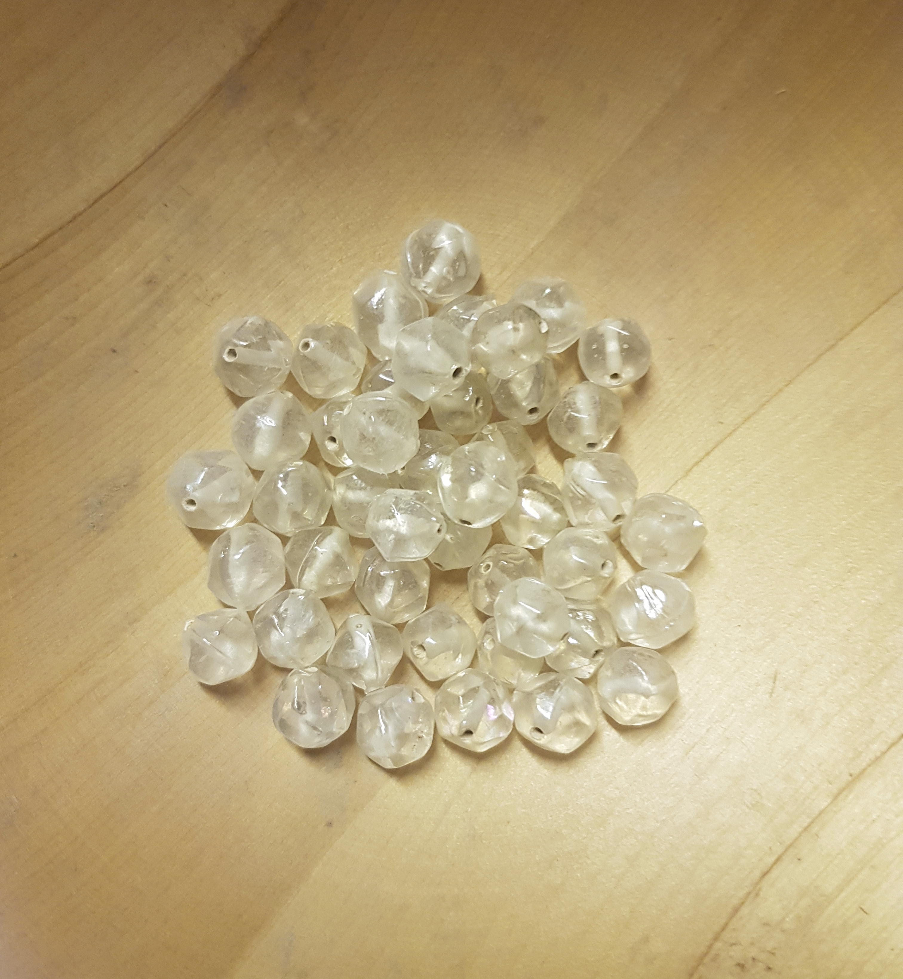 Vit transparant pärla 12x12mm - 2