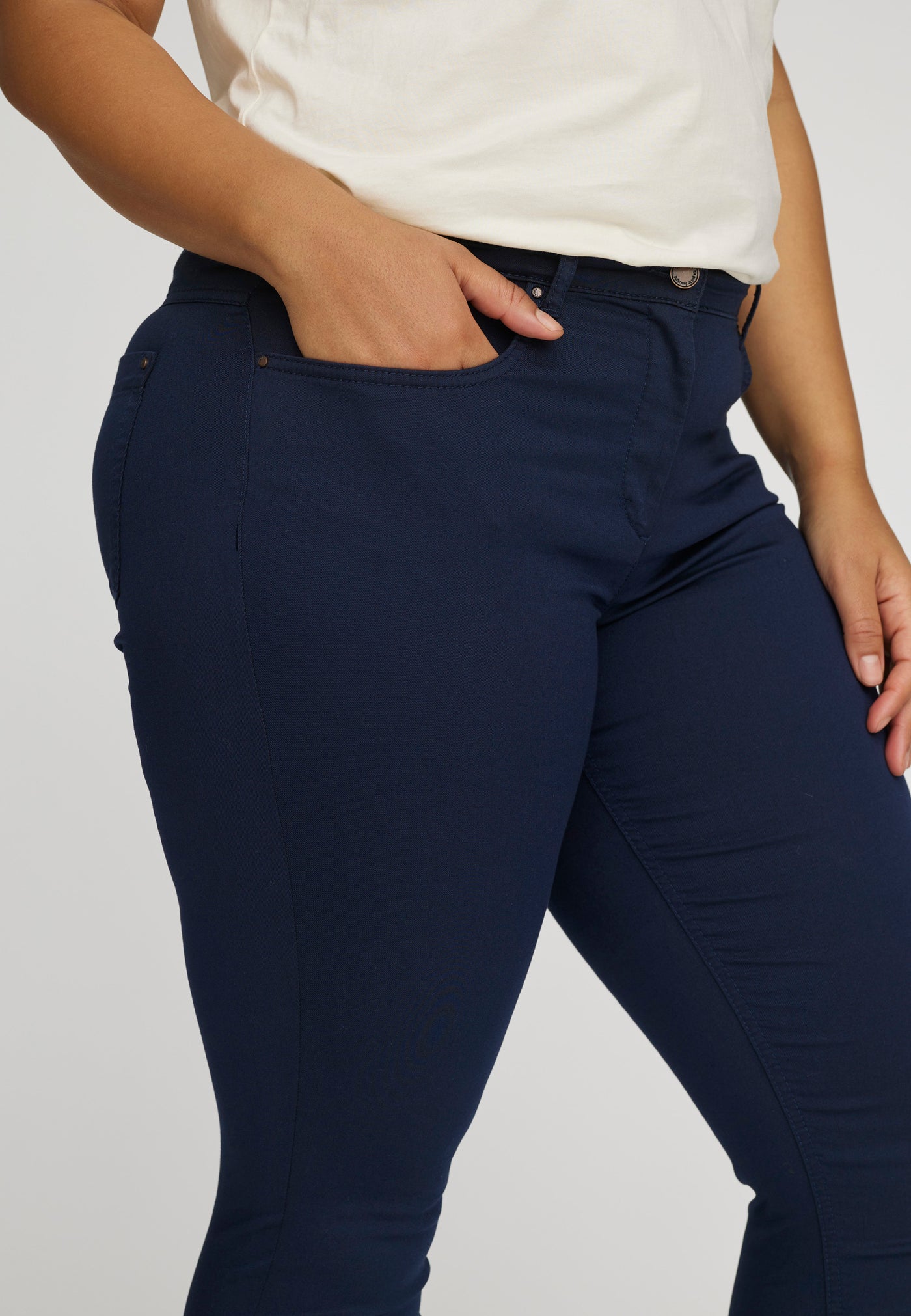 Laura Trousers ML Slim (Ca 80 cm) - Stl. 42 - LauRie - 3
