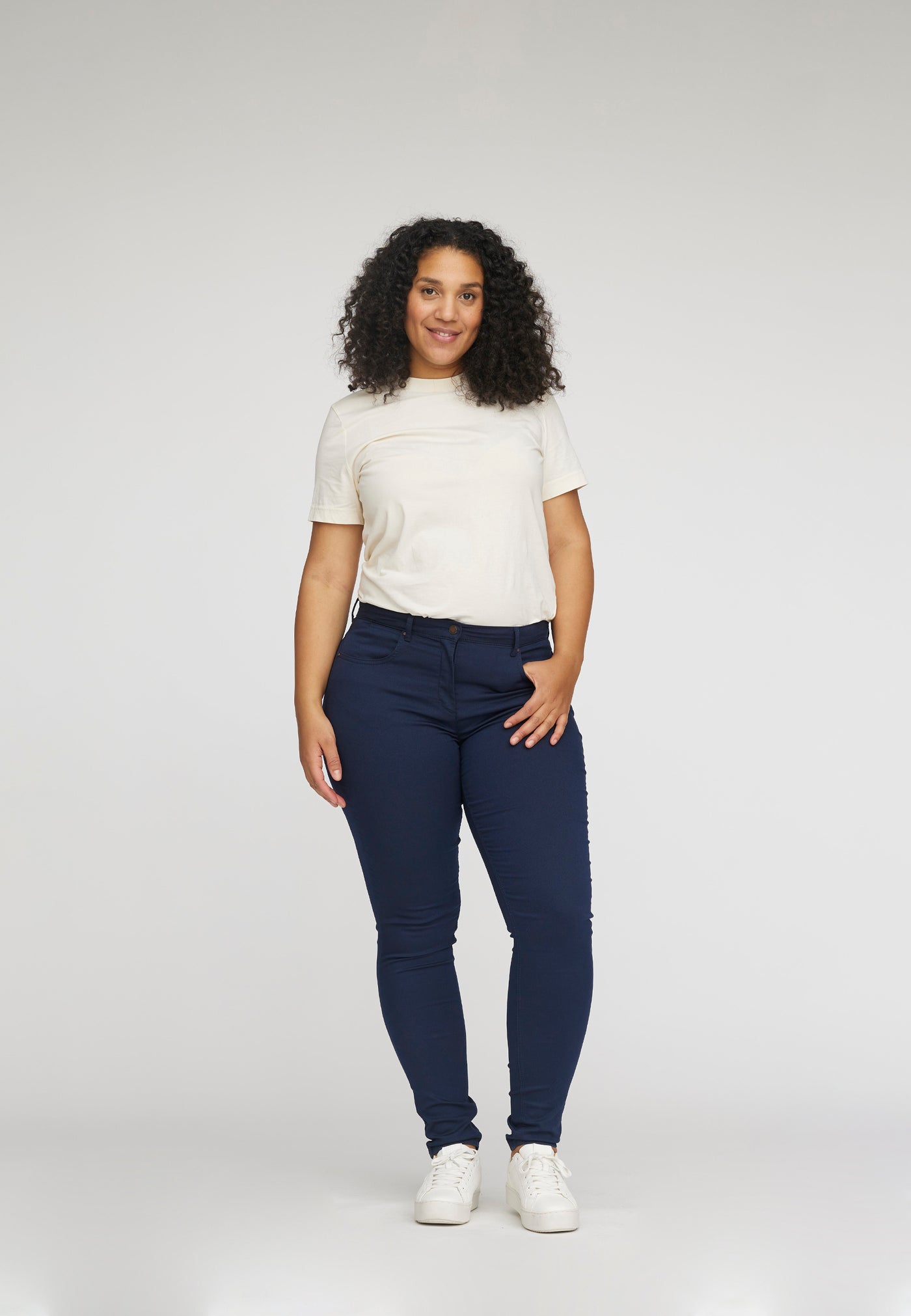 Laura Trousers ML Slim (Ca 80 cm) - Stl. 42 - LauRie
