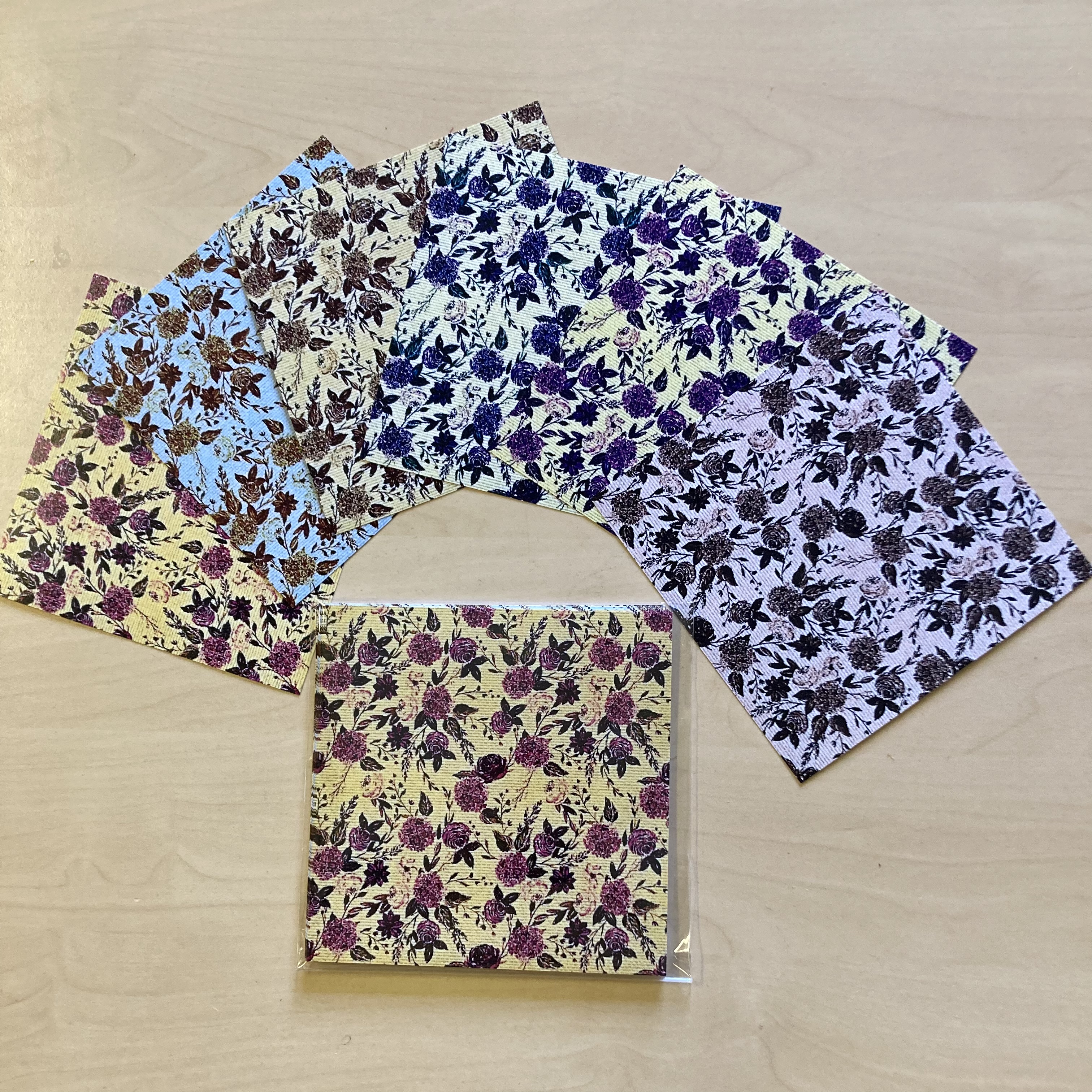 PP KD -Shabby klöverblommor  på tygbakgrund