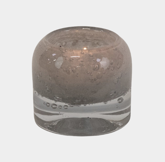 Leah ljuslykta i glas 7,5 cm ljusgrå