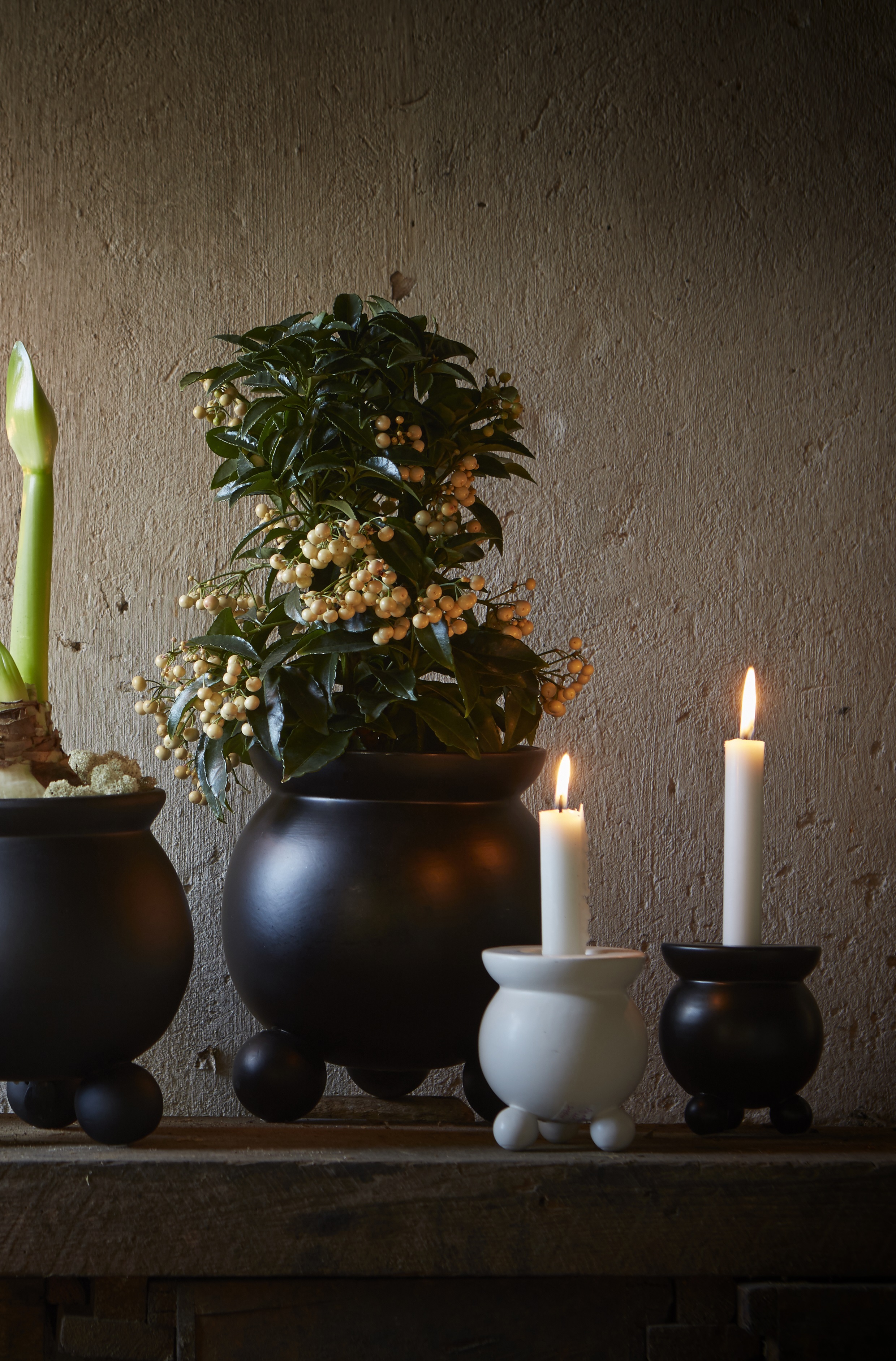 Candle holder - Candle holder with ball feet - White - 9x11 cm - 3