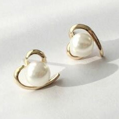 Örhängen "Pearls & Hearts" med 18K Guldplätering