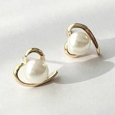 Örhängen "Pearls & Hearts" med 18K Guldplätering