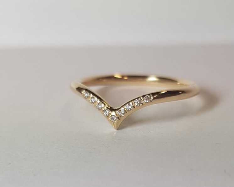 Ring Ivy handgjord diamanter 9x0,005 ct guld 18 karat