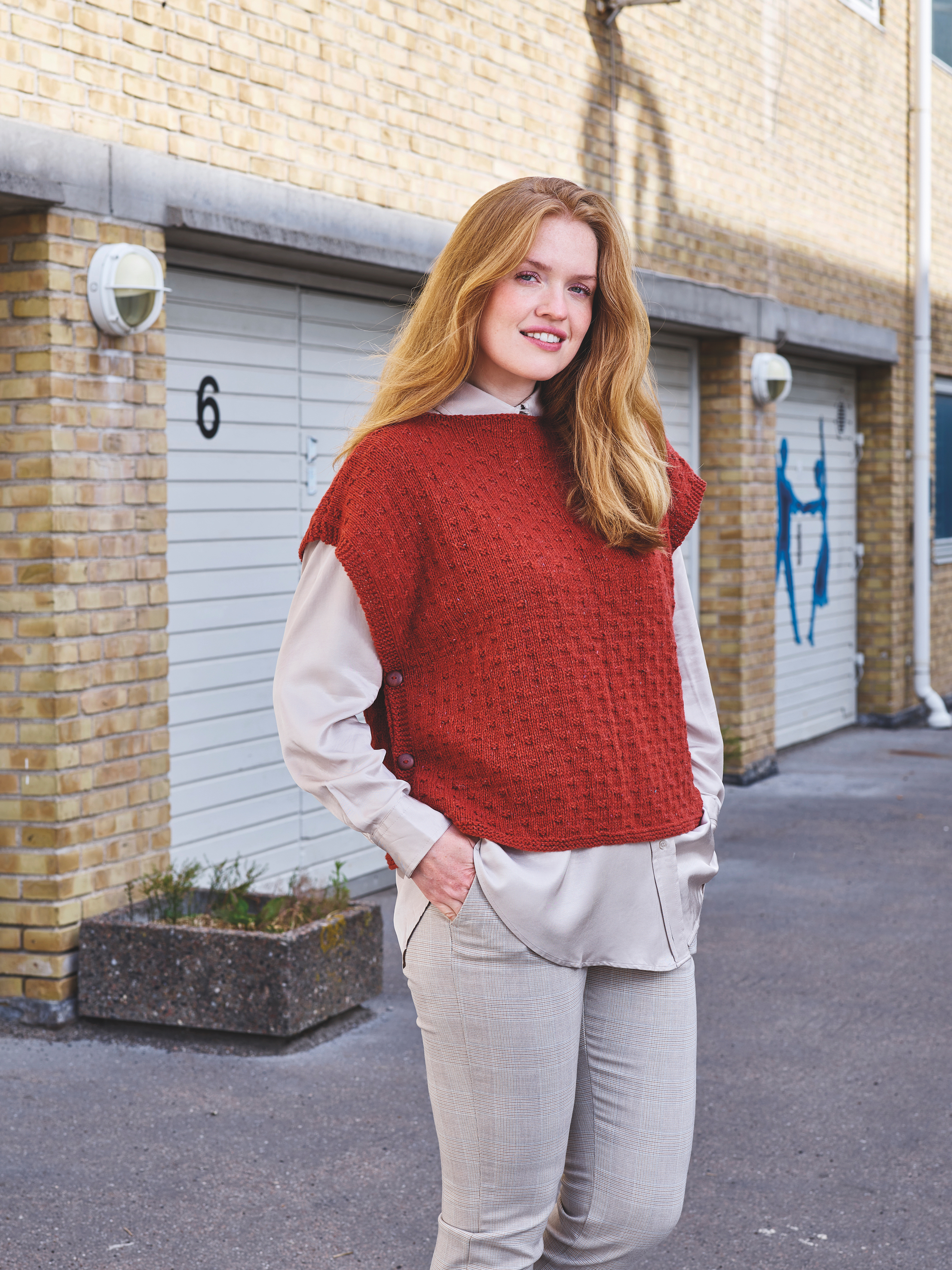 Poncho med reliefmönster - Dagmar by Permin