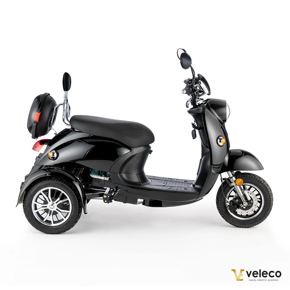 ZT63_svart_promenadscooter_med_vespadesign,_idealiskt_hjälpmedel_för_seniorer