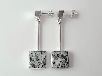 Örhängen granit +kub + stav, kvadrat platt 12mm, 925-silver