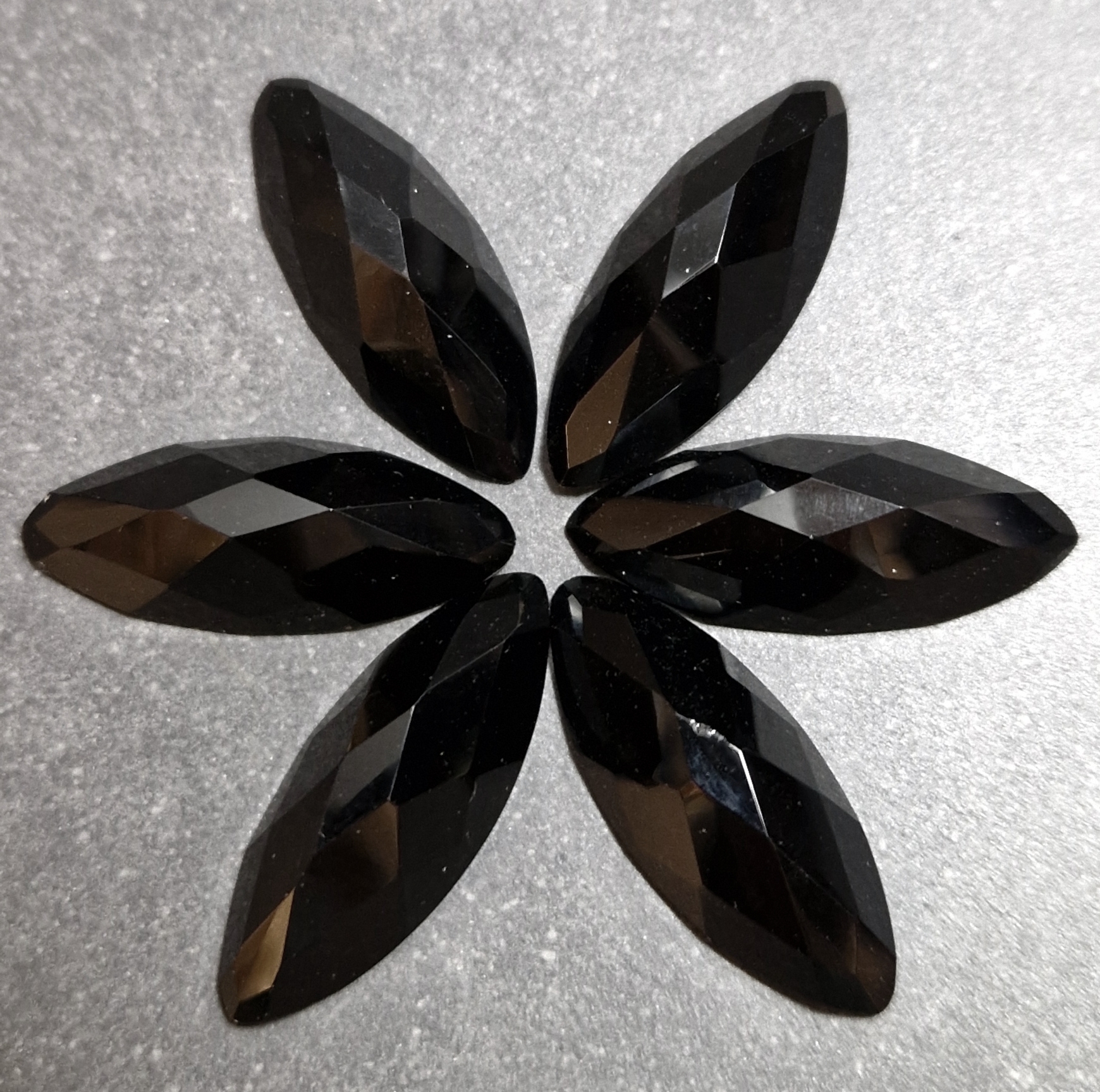 Svart Onyx Cabochon - Fasettslipad - ögonformad
