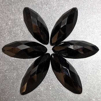 Svart Onyx Cabochon - Fasettslipad - ögonformad