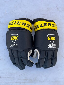 S22 Release Bandy handske med Gripen logga