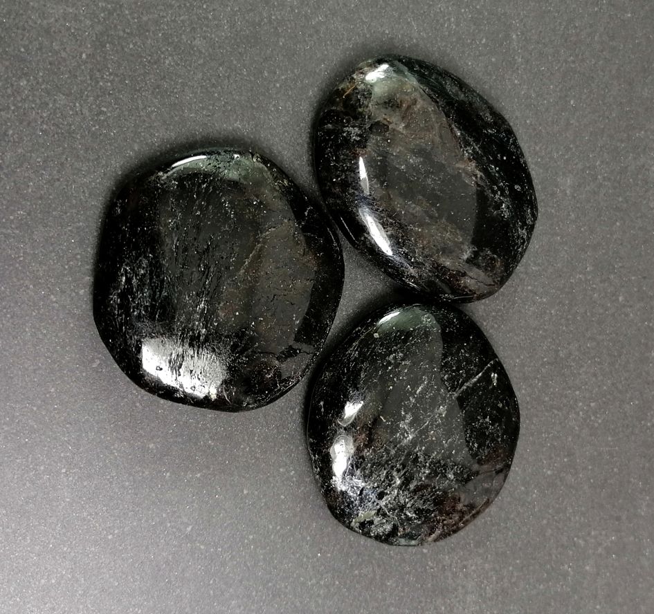 Palm Stone "No Worry Stone" - Astrofylit / Antofylit (Anthophyllit)