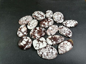  "White Horse" Magnesit Cabochon 